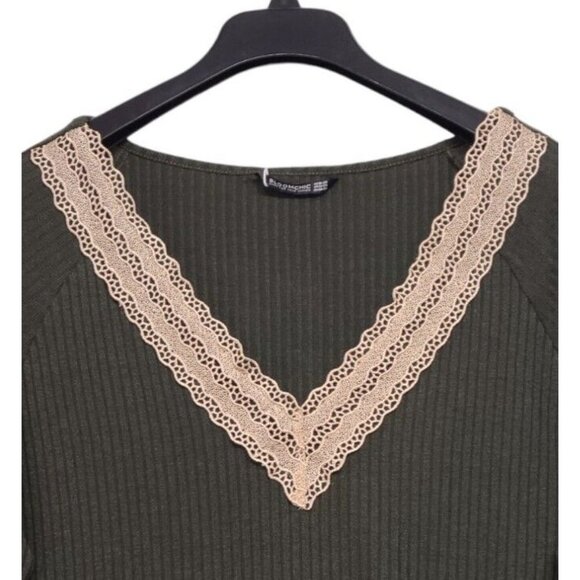 BloomChic Top Womens Plus Size 18 Rib Knit Lace Trimmed V Neck Tunic Lon… - Picture 8 of 8